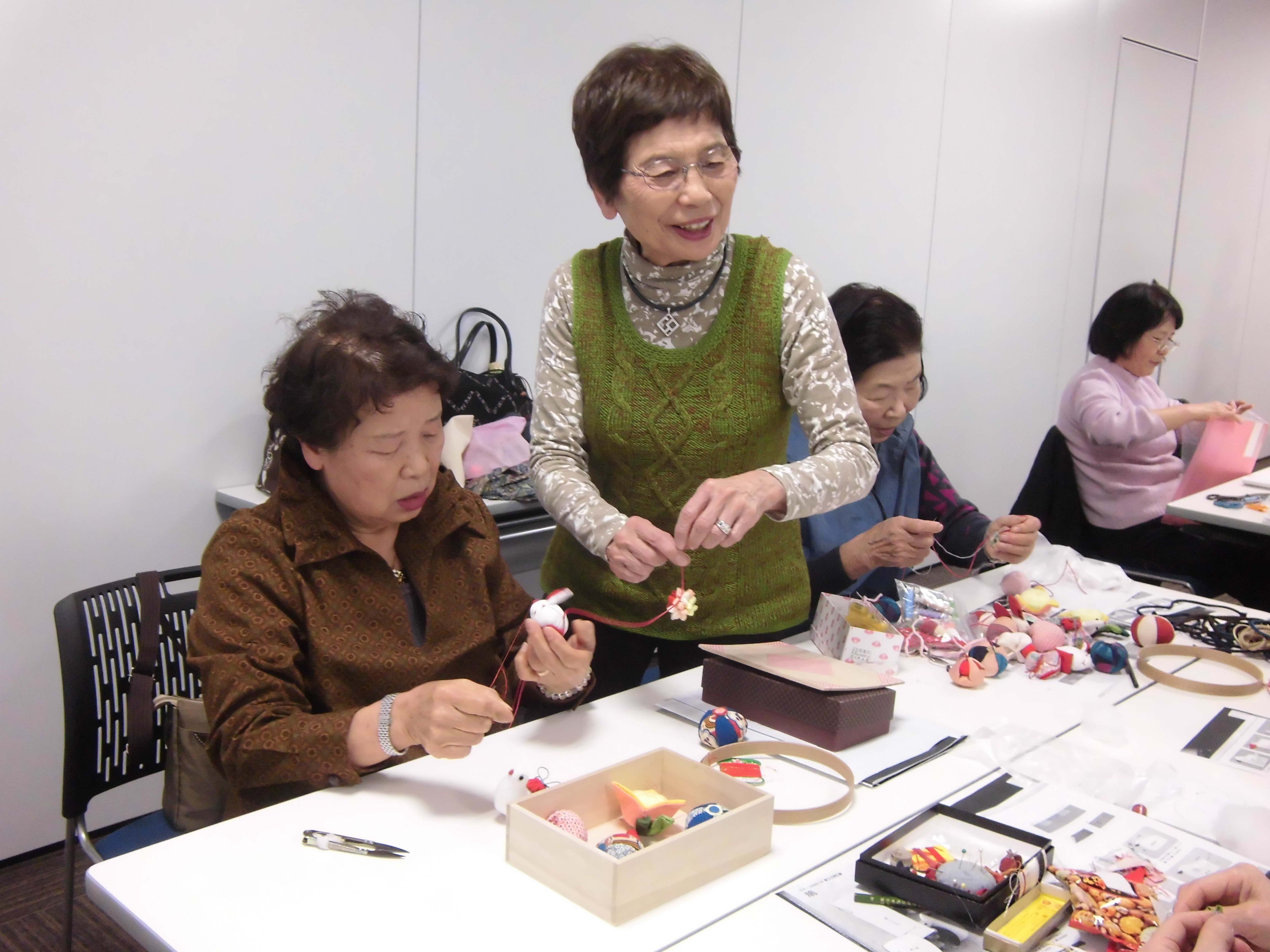 手芸教室で「つるし雛」を作ろう