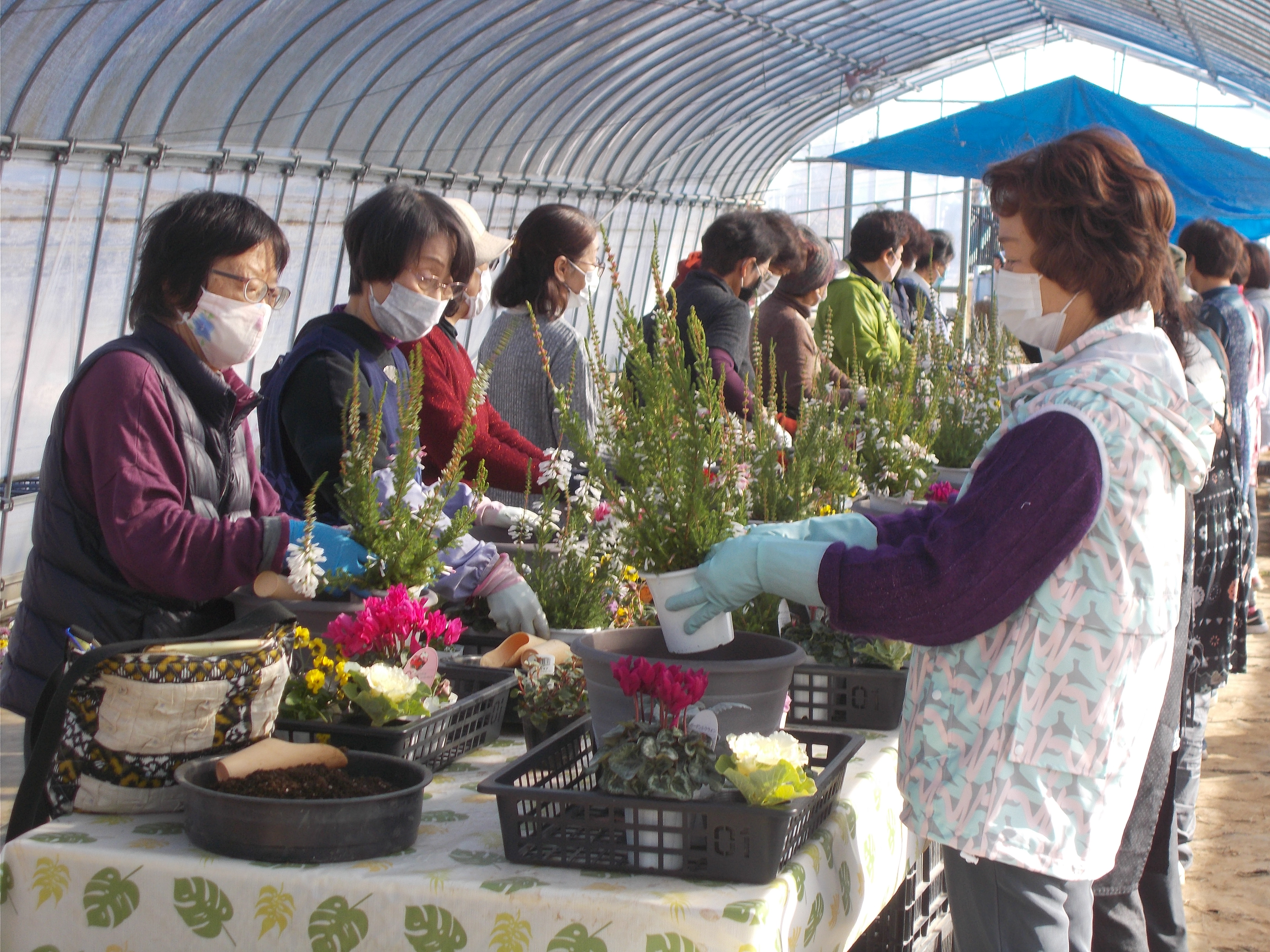 鉢植え講習で笑顔（吹上支店：鴻巣市）