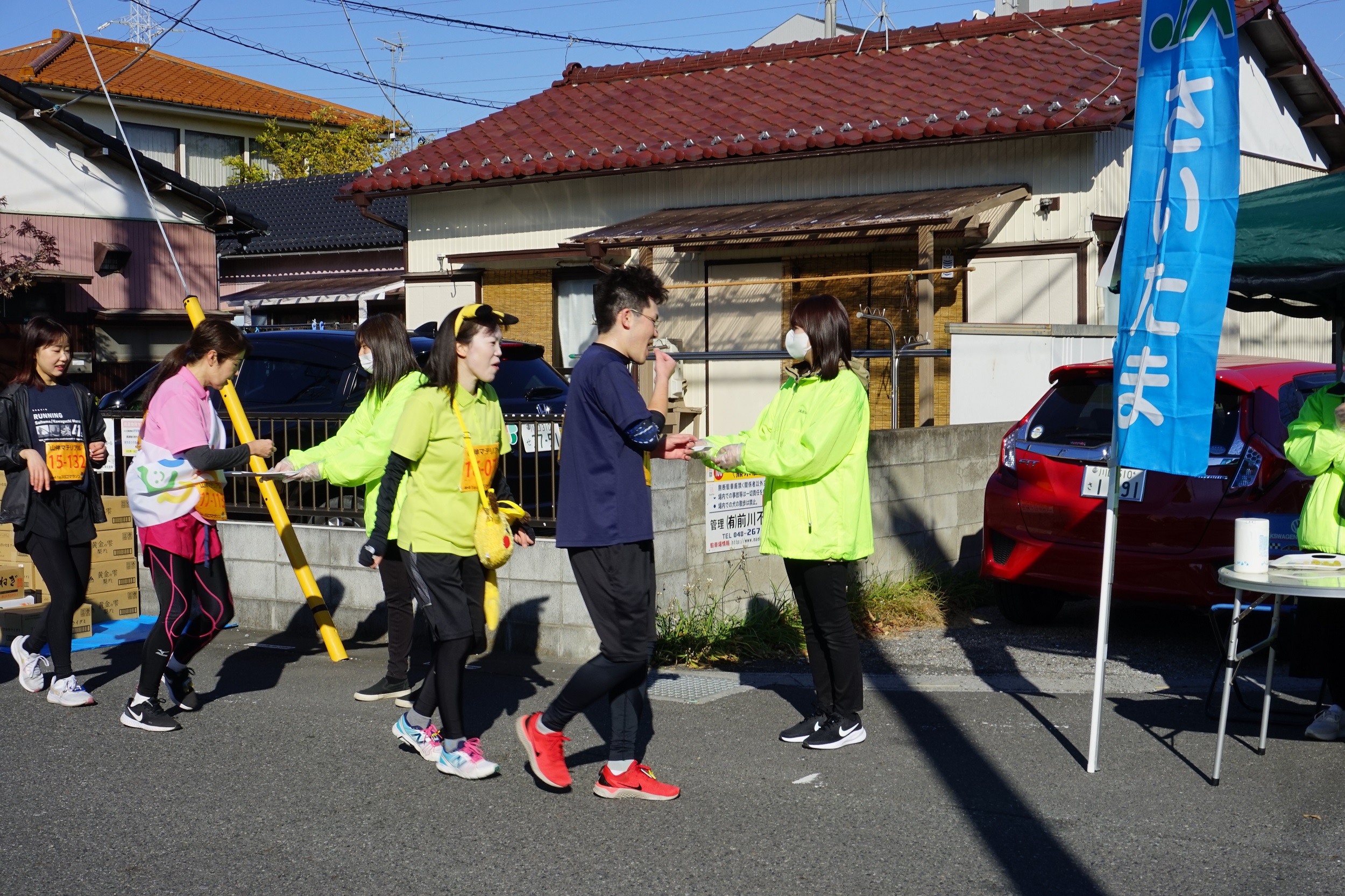 マラソン会場でグミＰＲ（青木支店：川口市）